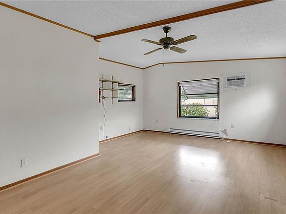 4th image of 25145 Pine Hl
