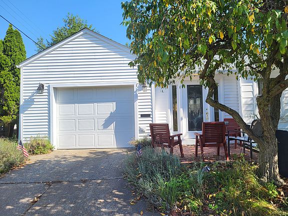 3rd image of 319 Shawnee Pl