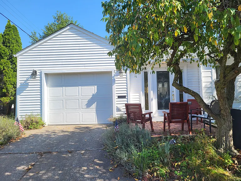 319 Shawnee Pl — Photo 3