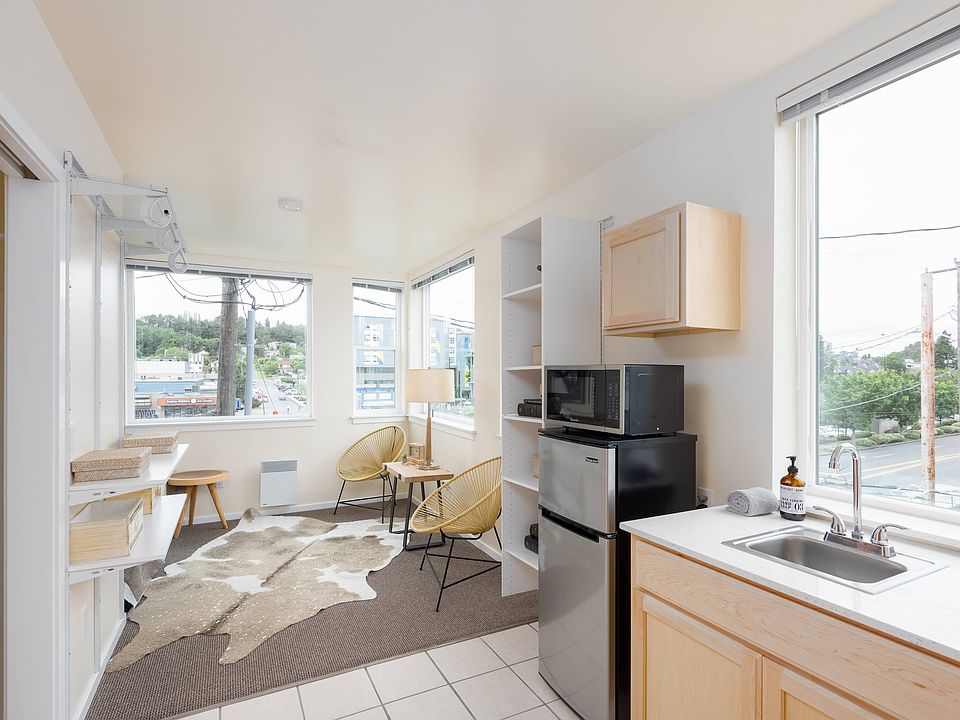 2nd image of 2305 S Plum St #1037825