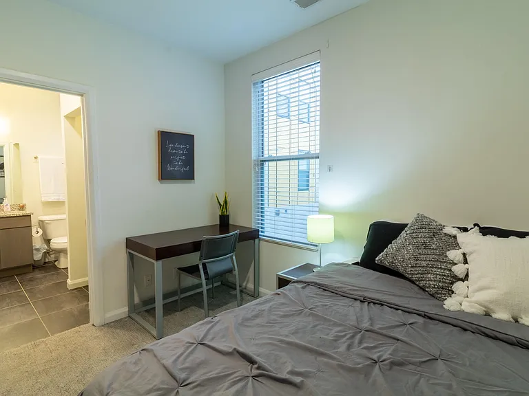 The King Apartments — Photo 32
