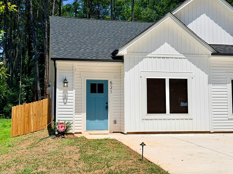 521 N Linwood Ave — Photo 1