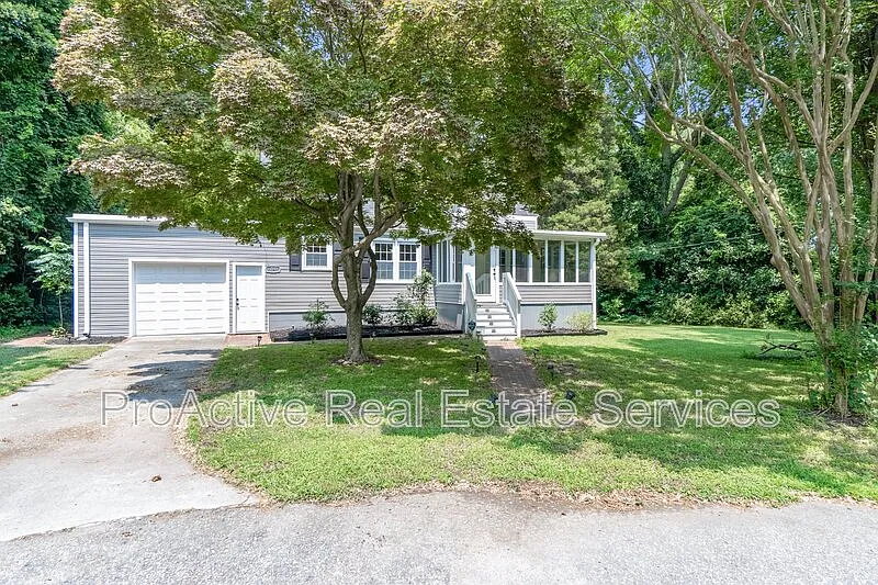 3 bed, 2.0 bath, 1700 sqft, $2,400 — Photo 3