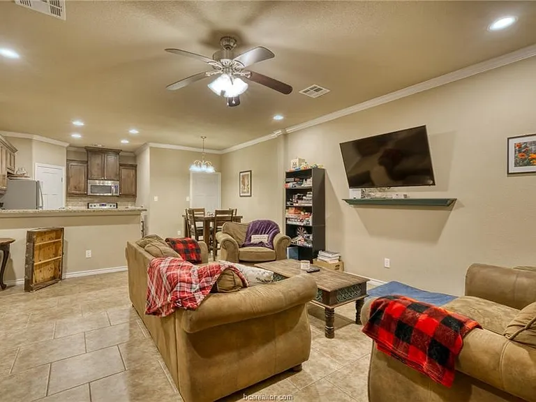 3114 Claremont Dr — Photo 6