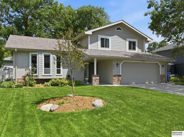 303 Overland Trl, Papillion, NE 68046