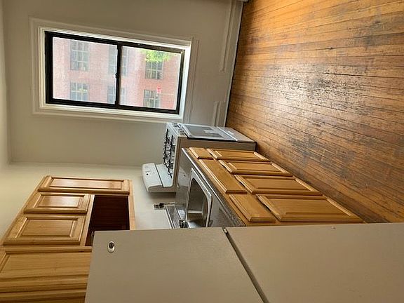 3rd image of 890 E 14th St APT D2