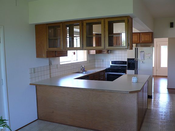 Kitchen w/ breakfast nook and room for a table