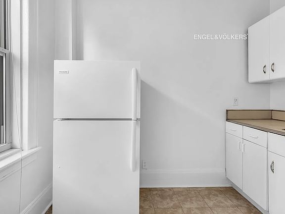 3rd image of 9 E 96th St APT 7C