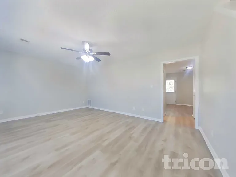 126 Woodberry Ct — Photo 4
