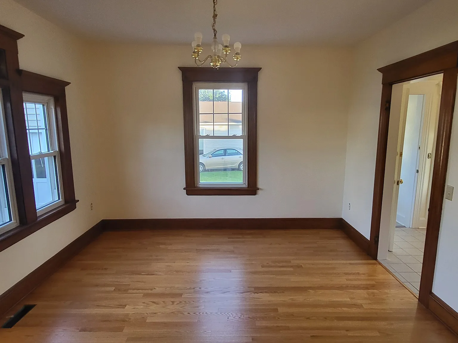 3 bed, 1319 sqft, $3,500 — Photo 2