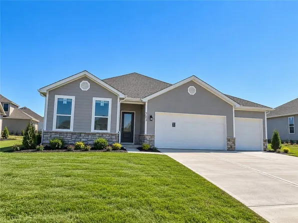 703 SW 6th Ter, Oak Grove, MO 64075