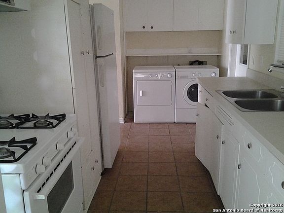 3rd image of 814 Kopplow Pl