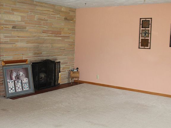 5th image of 1122 N Lexington Dr