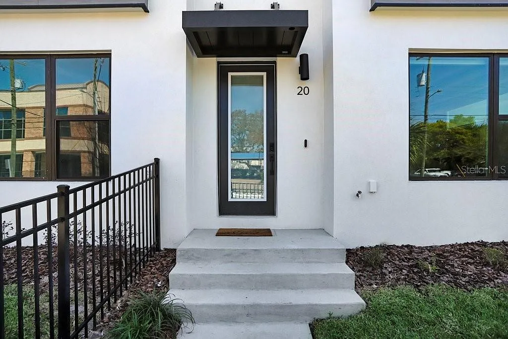 3 bed, 3.5 bath, 2238 sqft, $5,250 — Photo 2
