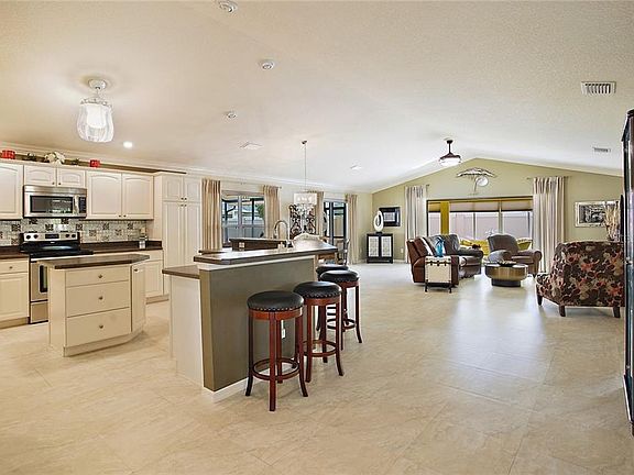 5th image of 589 Bermudez Ct