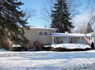 26 Woodridge Rd, Montgomery, IL 60538