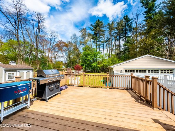 5 Kenyon Drive, Albany, NY 12205