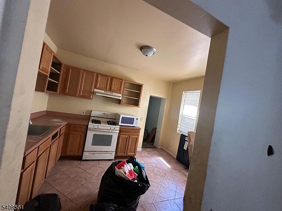 4th image of 94 Race st