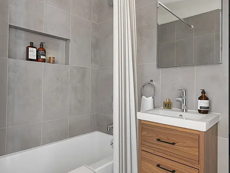 37 Carmine St #2B — Photo 3
