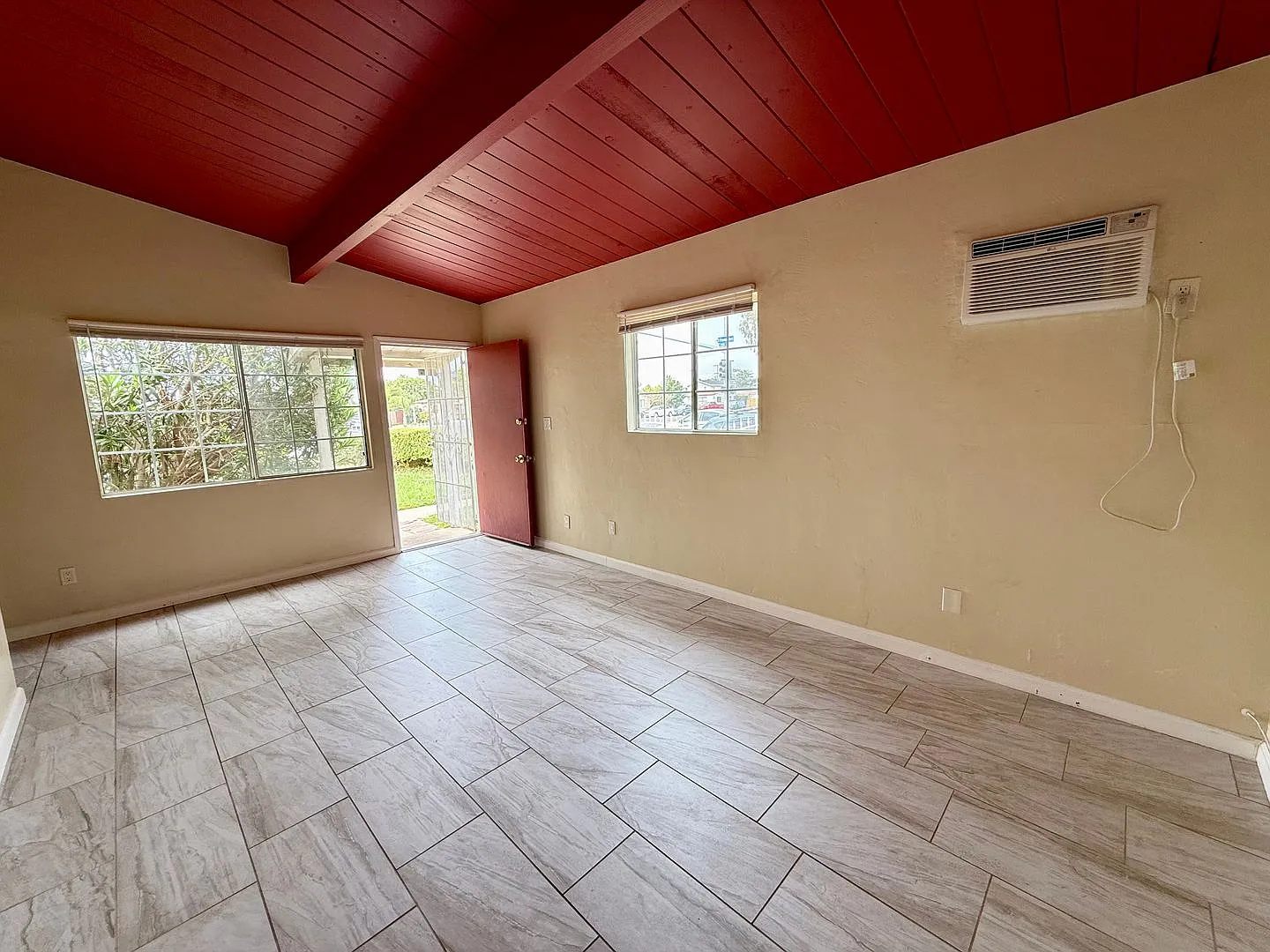 Charming 2-Bedroom Corner Lot Duplex Home in Clairemont with Private Yard! — Photo 2