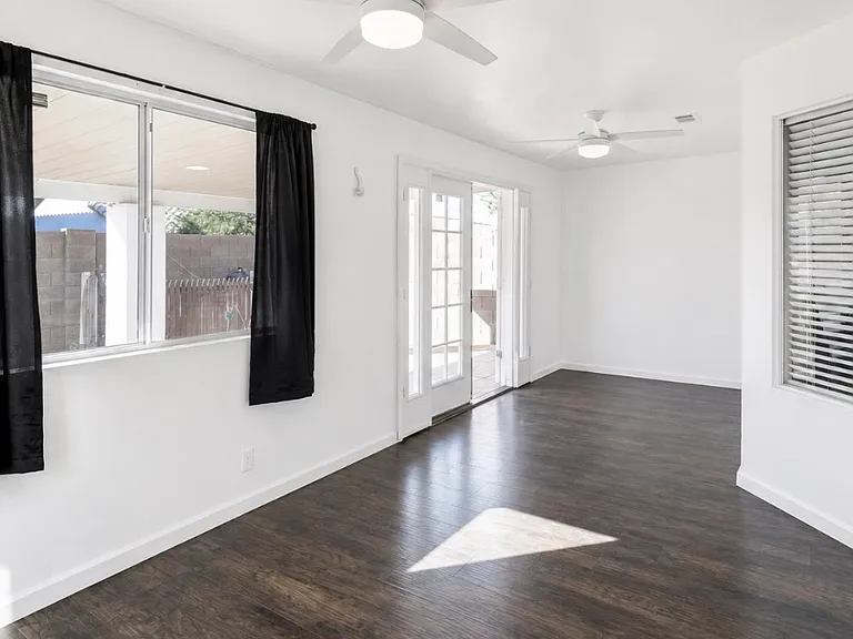 1323 W Libby St — Photo 8