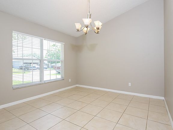 5th image of 402 Metz Ln
