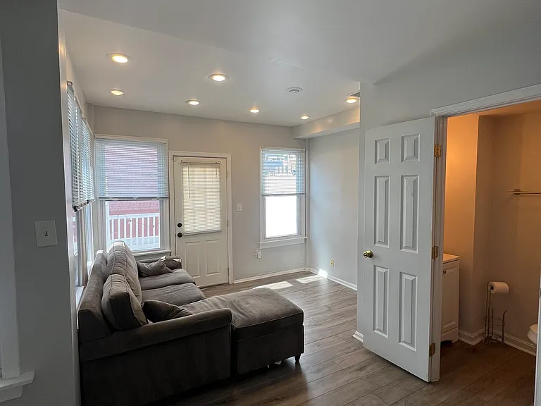 3232 Warder St NW — Photo 7