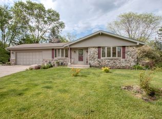 6689 Hill Park Ct, Greendale, WI 53129