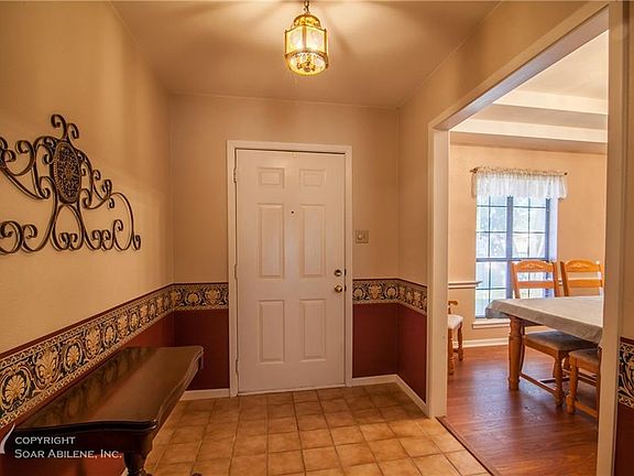 2nd image of 3901 Jennifer Ln