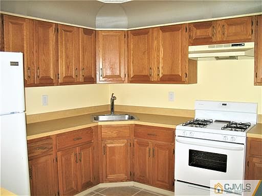 4th image of 479 Danbury Ln #479
