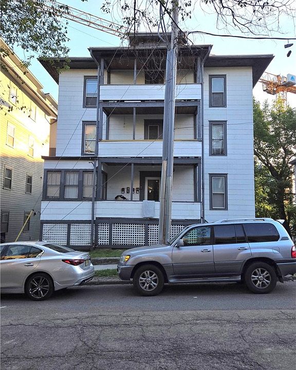 1st image of 212 Linden Ave