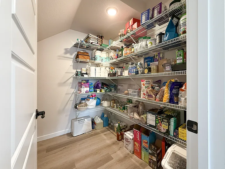 8484 Cokedale Dr — Photo 32