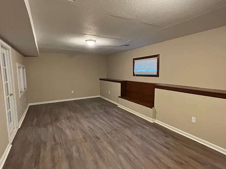 322 E Lee Ave — Photo 14