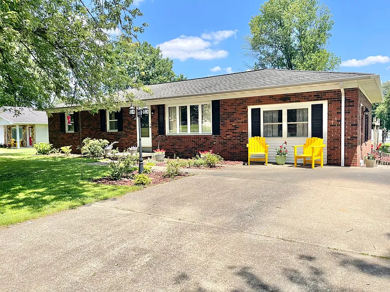 9450 Singleton Rd — Photo 2