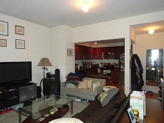 Rented by Halvatzis Realty | media 12