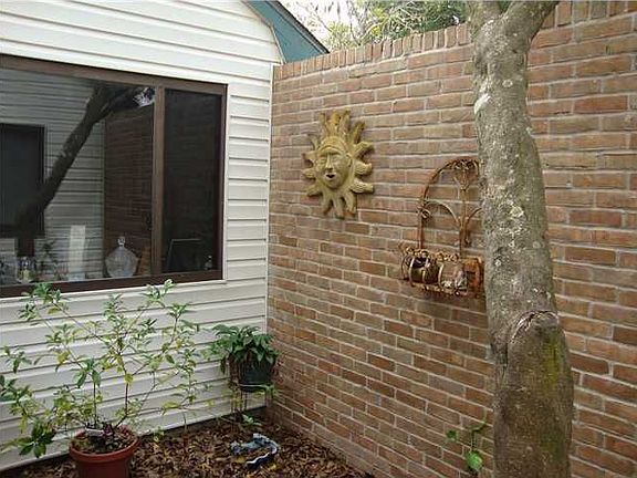5th image of 303 Langley Dr