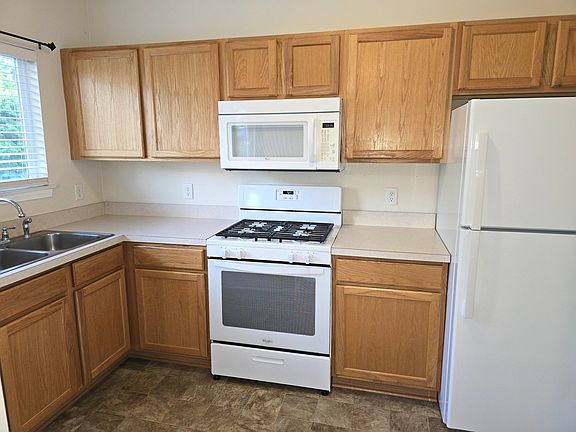 5th image of 1369 Chestnut Ln