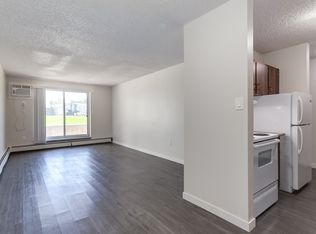 Columbian Apartments, Medicine Hat, AB T1B 1M1