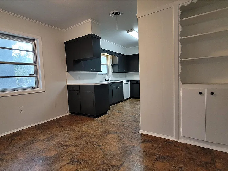 801 Rosewood Dr — Photo 10