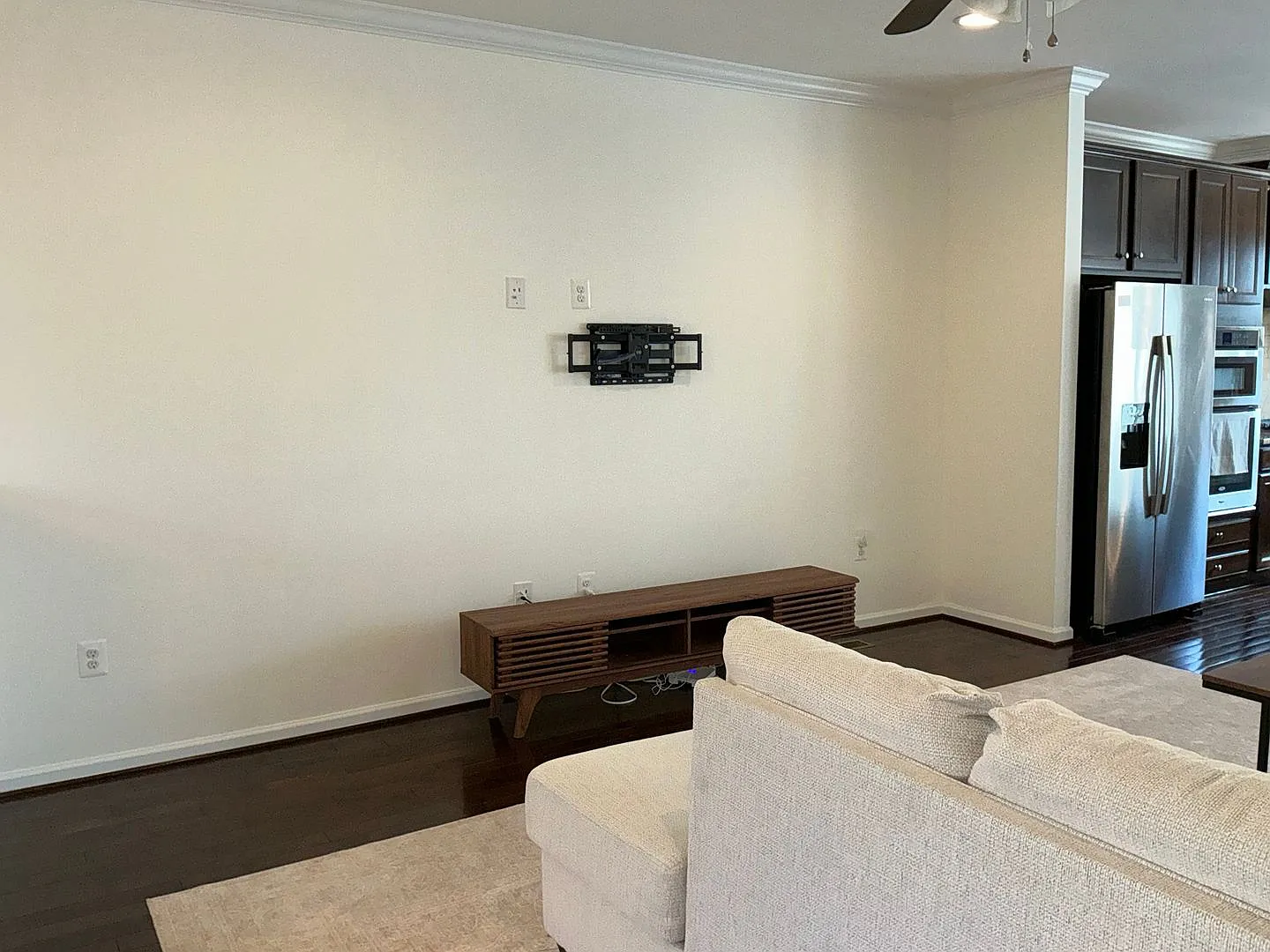 Spacious and very well maintained 3BR 3.5BA townhome with 2 car attached garage — Photo 4