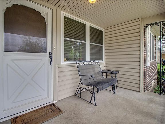 3rd image of 2517 Lakewood Dr