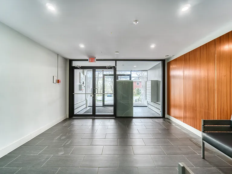 1585 Oxford St — Photo 1