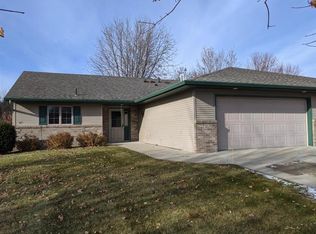 2302 10th St SW, Willmar, MN 56201