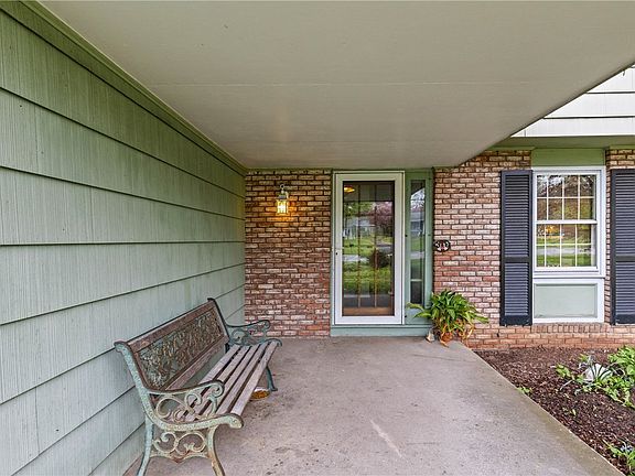 4th image of 496 Westside Dr