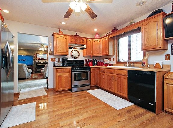 4th image of 518 E Park View Dr