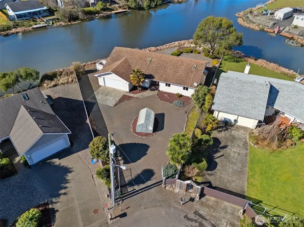 643 Quinault Avenue SE, Ocean Shores, WA 98569