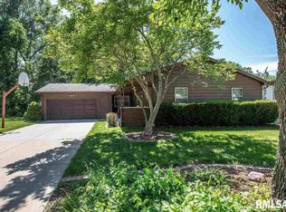 3011 36th St, Moline, IL 61265