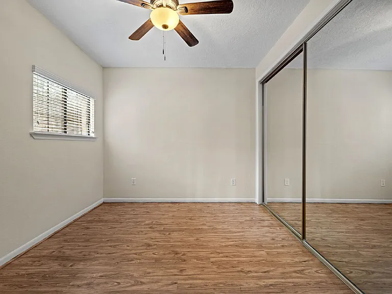 12 Hallmark Dr — Photo 8