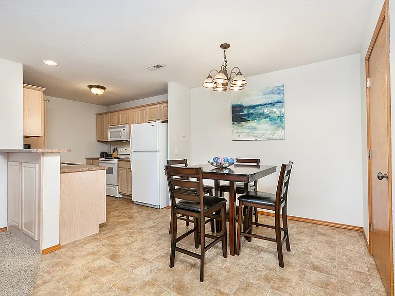 Quail Creek Standard Dining Room