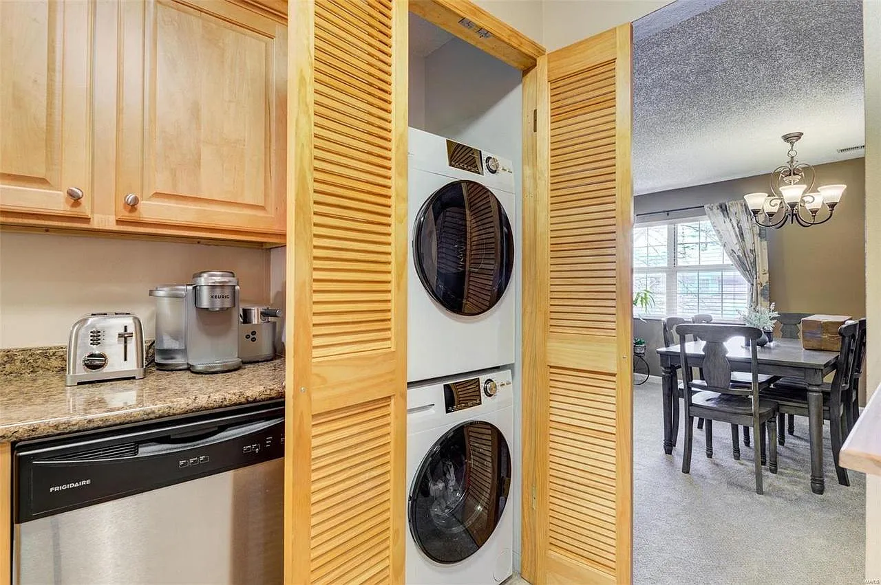 2 bed, 988 sqft, $1,795 — Photo 4